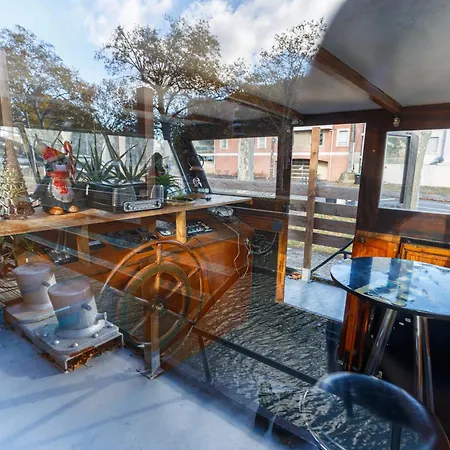 Peniche De Charme Avec Jacuzzi Sur Canal Du Midi Bateau-hôtel