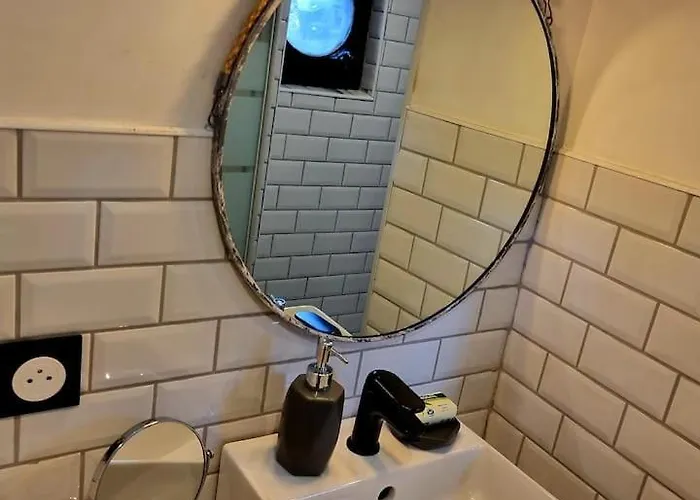 Peniche De Charme Avec Jacuzzi Sur Canal Du Midi ספינת מלון *