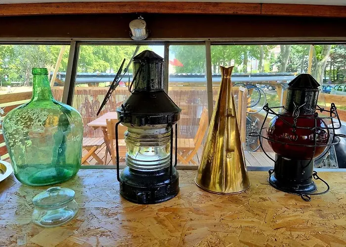 Peniche De Charme Avec Jacuzzi Sur Canal Du Midi *