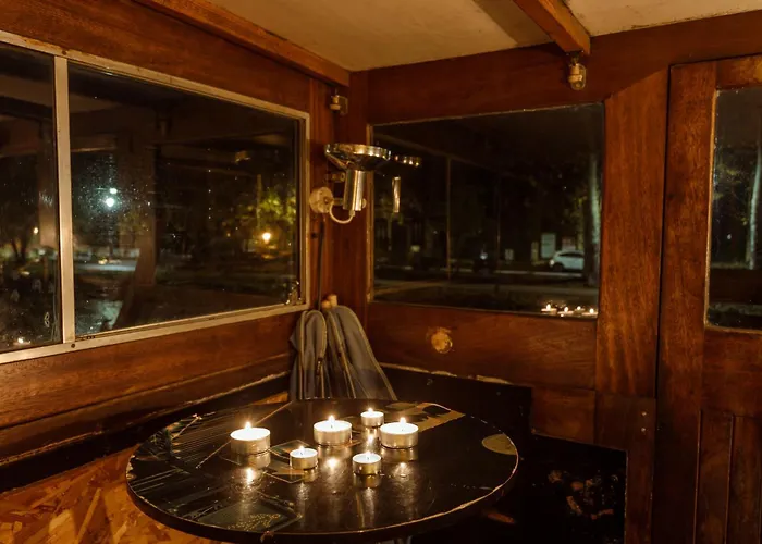 Peniche De Charme Avec Jacuzzi Sur Canal Du Midi