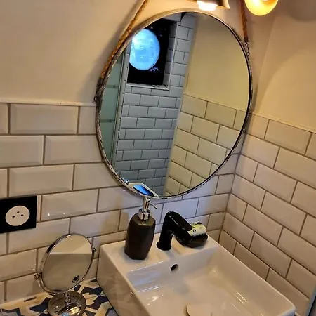 Peniche De Charme Avec Jacuzzi Sur Canal Du Midi Botel *