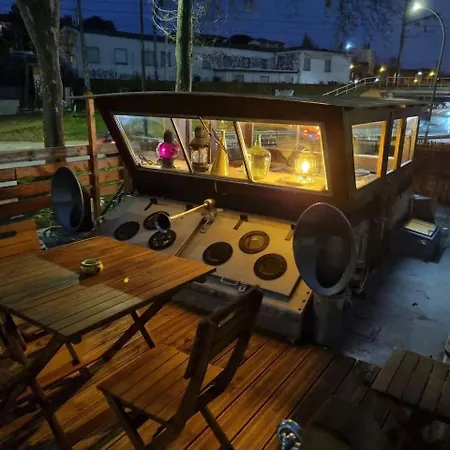 Peniche De Charme Avec Jacuzzi Sur Canal Du Midi