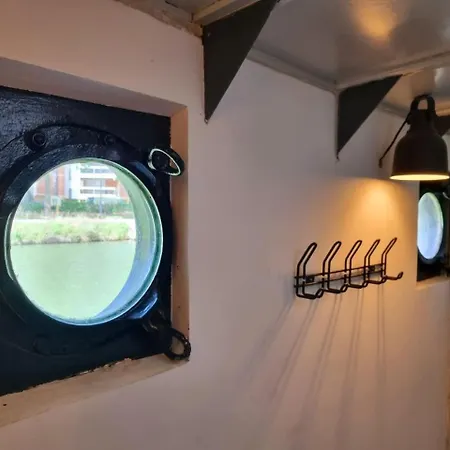 Peniche De Charme Avec Jacuzzi Sur Canal Du Midi