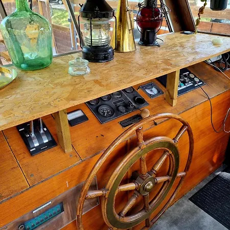 Péniche De Charme Avec Jacuzzi Sur Canal Du Midi Bateau-hôtel *