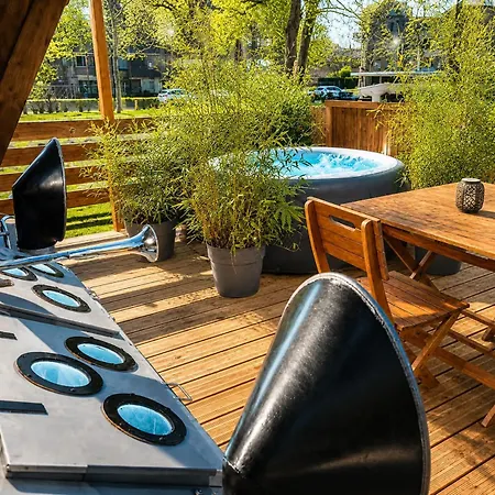 Peniche De Charme Avec Jacuzzi Sur Canal Du Midi بوتيل