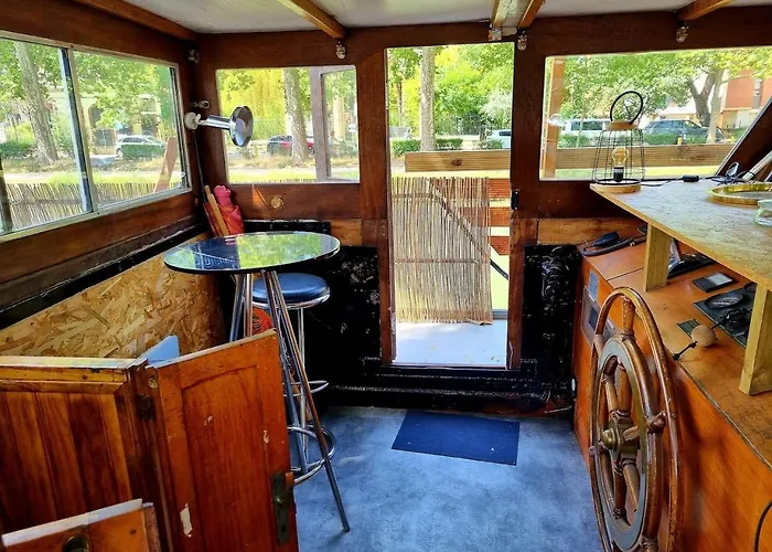 Πλωτό κατάλυμα Peniche De Charme Avec Jacuzzi Sur Canal Du Midi *