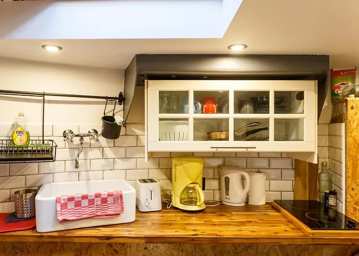 Peniche De Charme Avec Jacuzzi Sur Canal Du Midi
