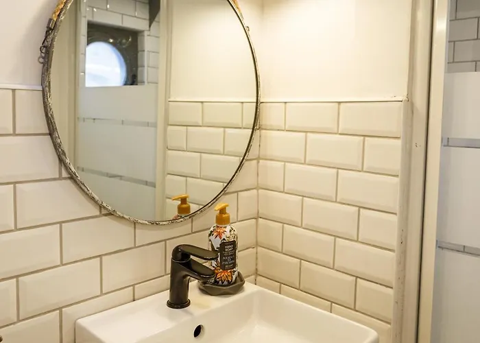 Peniche De Charme Avec Jacuzzi Sur Canal Du Midi Tekne *