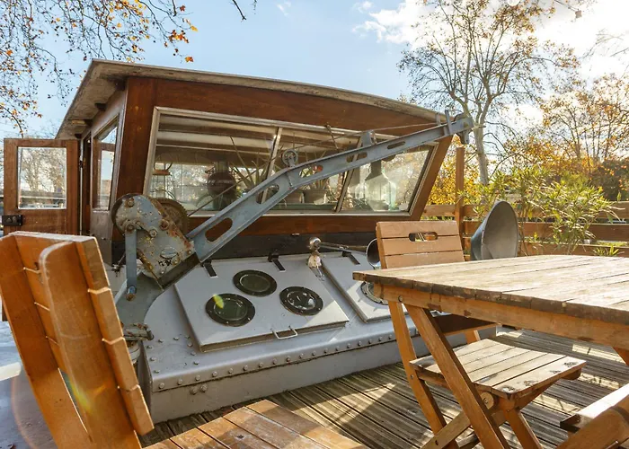 Peniche De Charme Avec Jacuzzi Sur Canal Du Midi