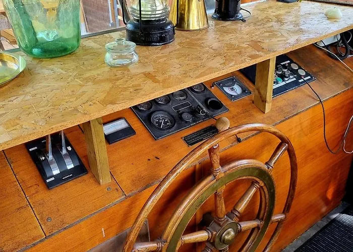 Peniche De Charme Avec Jacuzzi Sur Canal Du Midi Tekne *