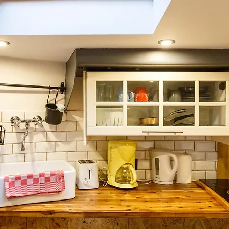 Peniche De Charme Avec Jacuzzi Sur Canal Du Midi