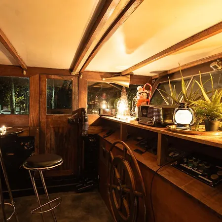 Peniche De Charme Avec Jacuzzi Sur Canal Du Midi Botel Toulouse